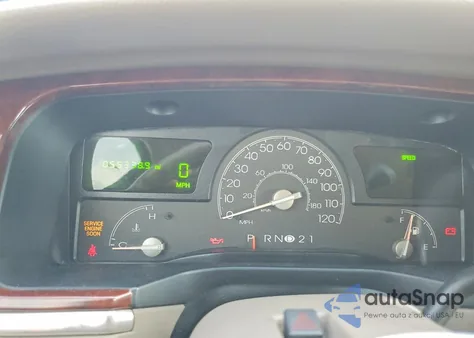 2003 Lincoln Town Car Executive z USA, uszkodzony, nr VIN 1LNHM81W93Y661813